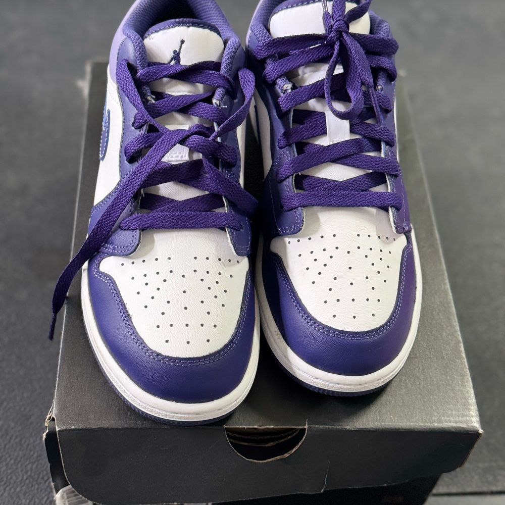 Jordan Kids Sneakers in Purple and White